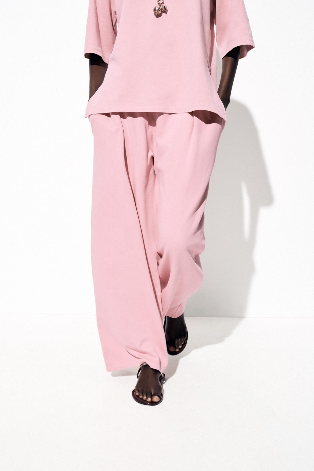 WASHED-EFFECT INTERLOCK TROUSERS - Zara фото 4