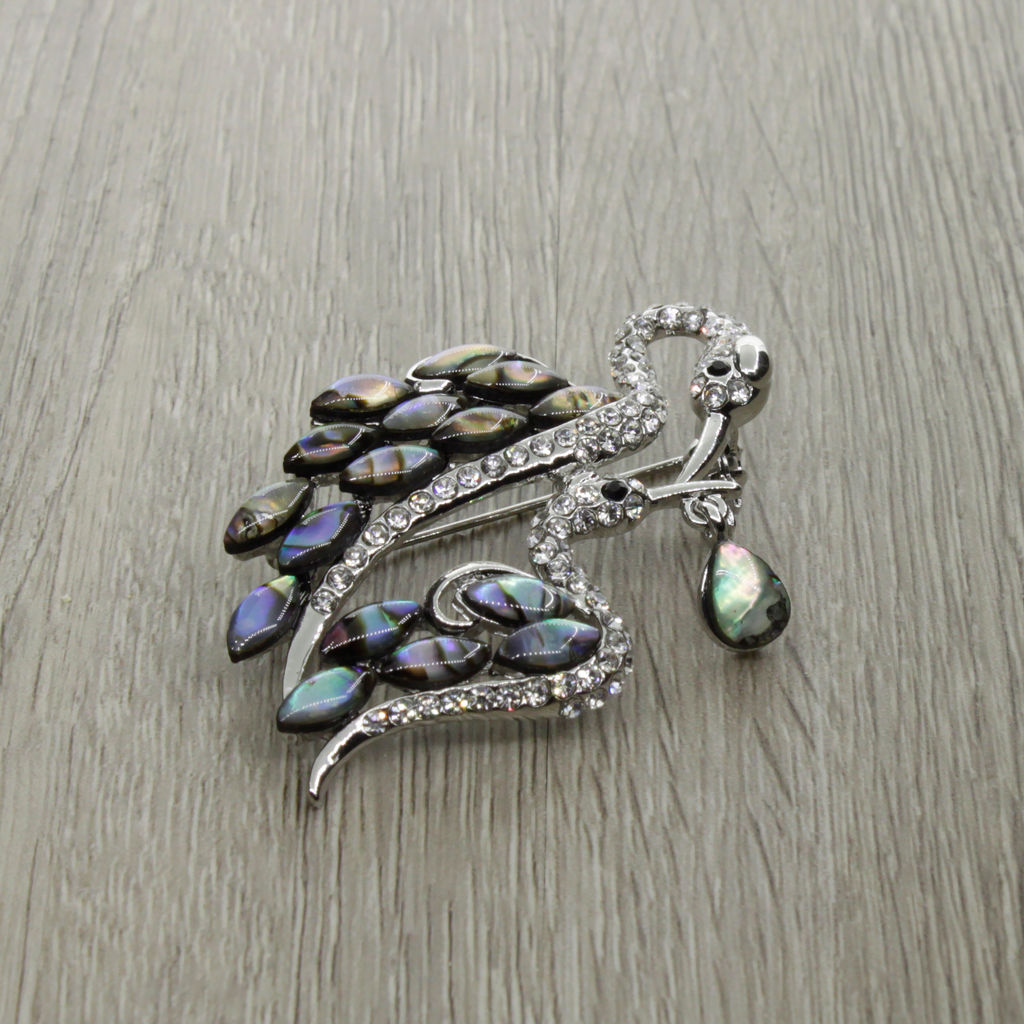 Брошь "Цапли" со вставками из гелиотиса и ювелирного сплава