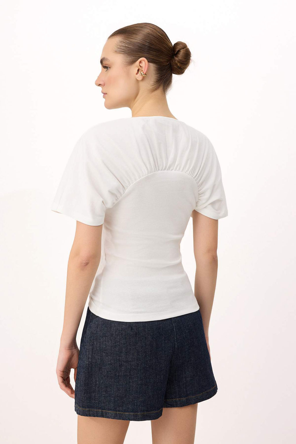 Ekru Fitted/Vucuda Oturan Kay?k Yaka K?sa Kollu %100 Pamuk Orme T-Shirt TWOSS26TS00264 - Trendyolmilla фото 4