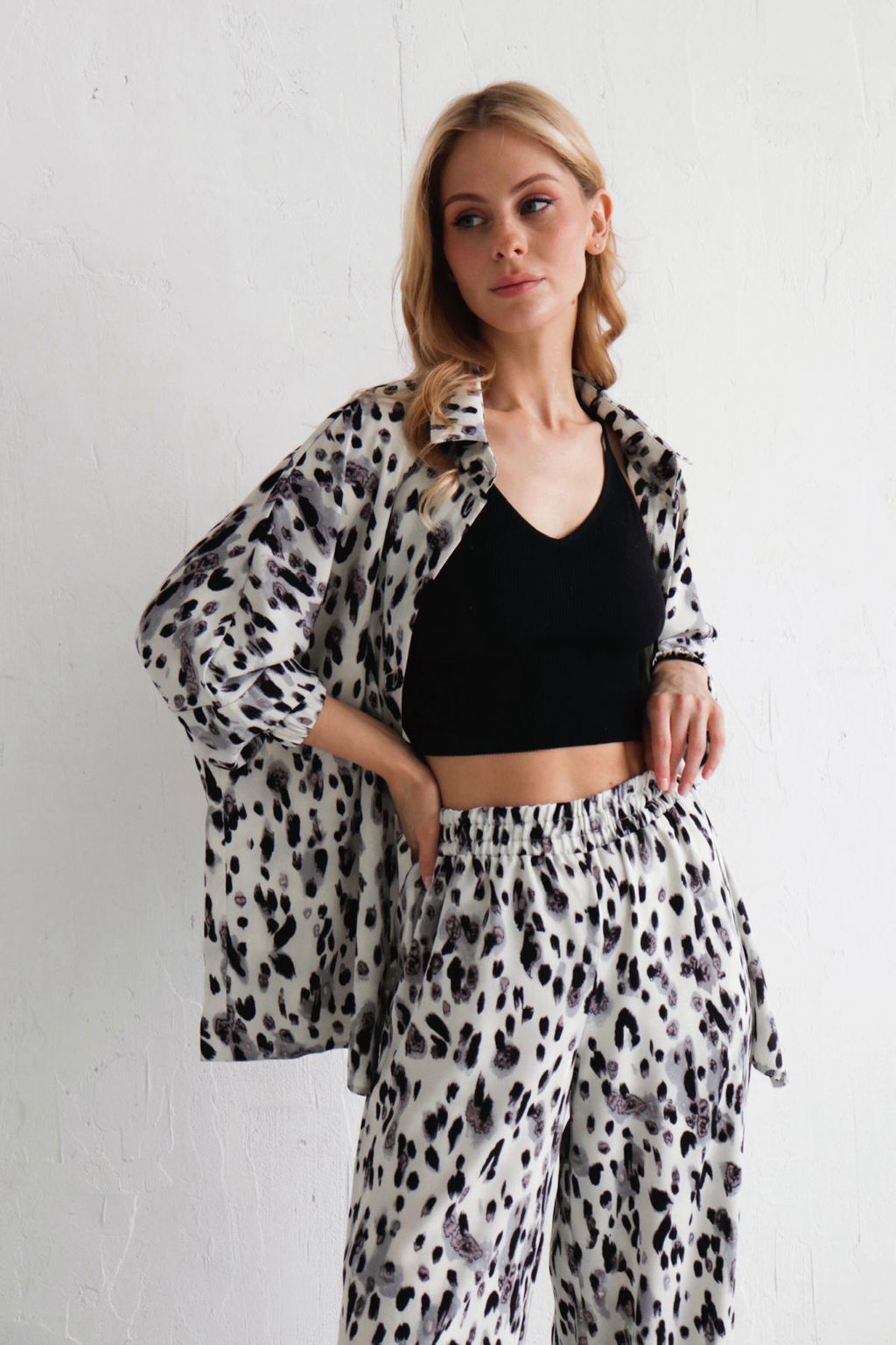 9438 Костюм летний с чёрно-серым принтом - Martichelli фото 3