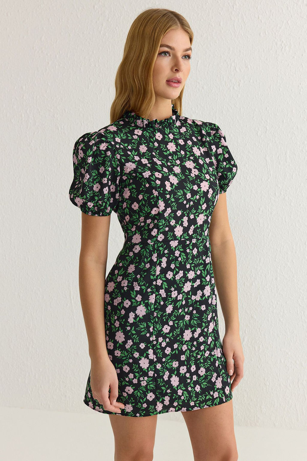 TRENDYOLMILLA Cok Renkli A Kesim Dik Yaka Cicek Desenli Super Mini Astarl? Dokuma Elbise TWOSS21EL2880