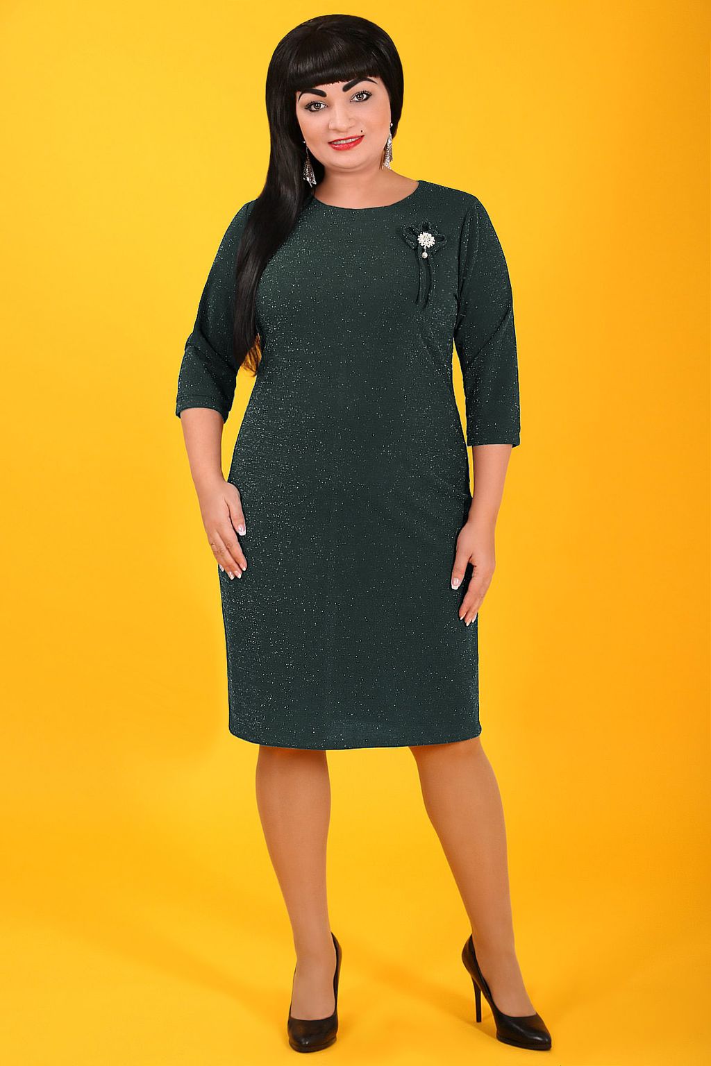 Платье из люрекса с брошью темно-зеленое