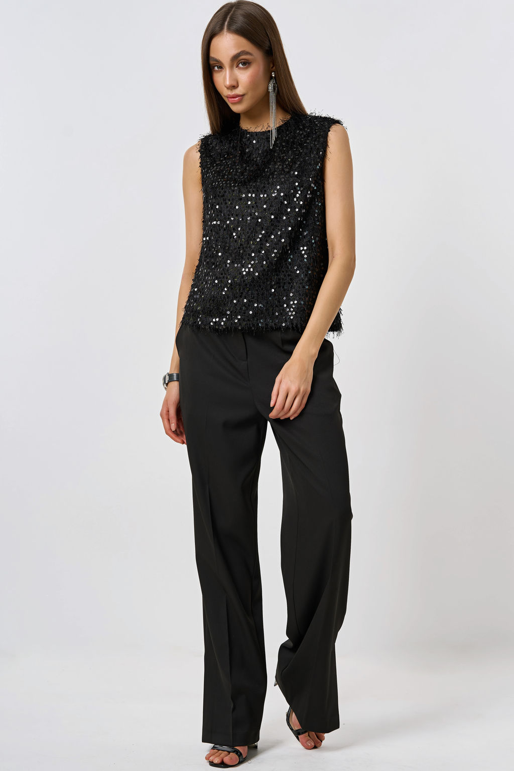 Блузка из мягкого трикотажа с пайеткой черная