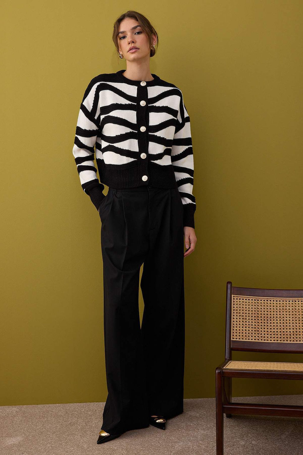 Siyah Oversize/Genis Kal?p Renk Bloklu Triko H?rka TWOAW26HI00164 - Trendyolmilla фото 2