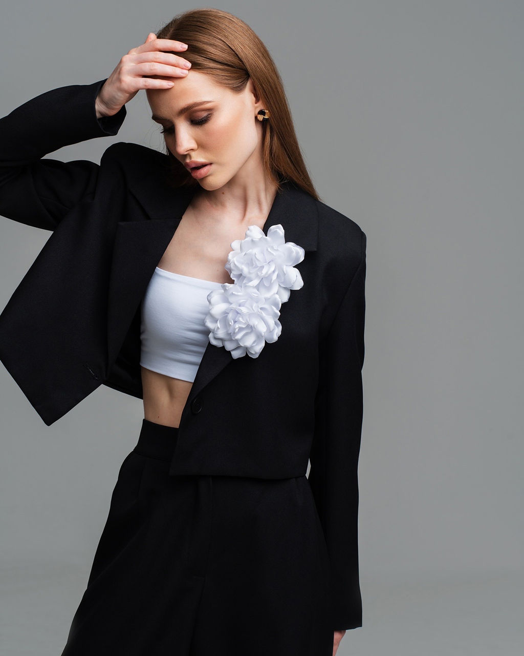 Объемная брошь из органзы