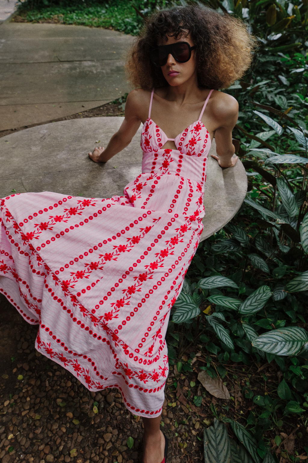 VESTIDO MIDI BORDADOS PERFORADOS / Rosa - Zara фото 2