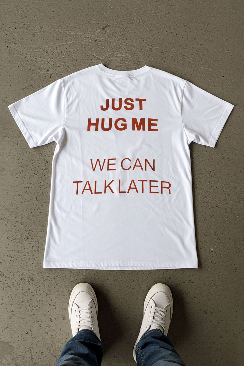 TRENDYOL MAN Beyaz Oversize/Genis Kesim Just Hug Me Bask?l? %100 Pamuk T-shirt TMNSS25TS00228