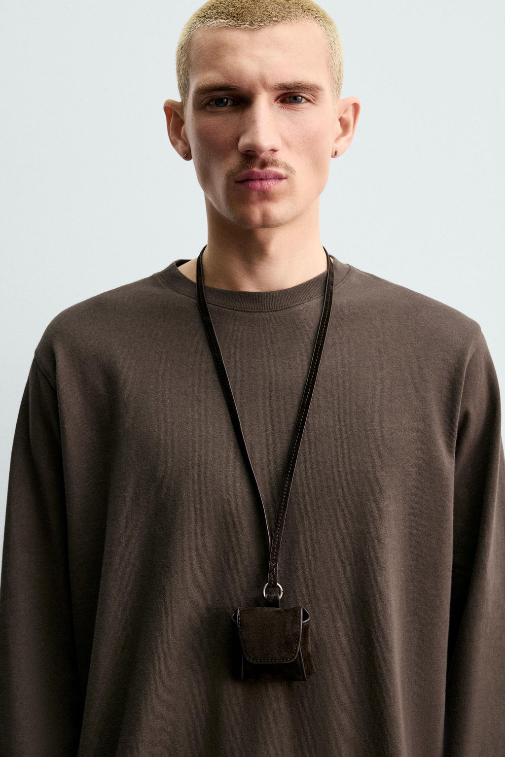 PORTA AURICULARES PIEL CON COLGANTE / Marr?n - Zara фото 2