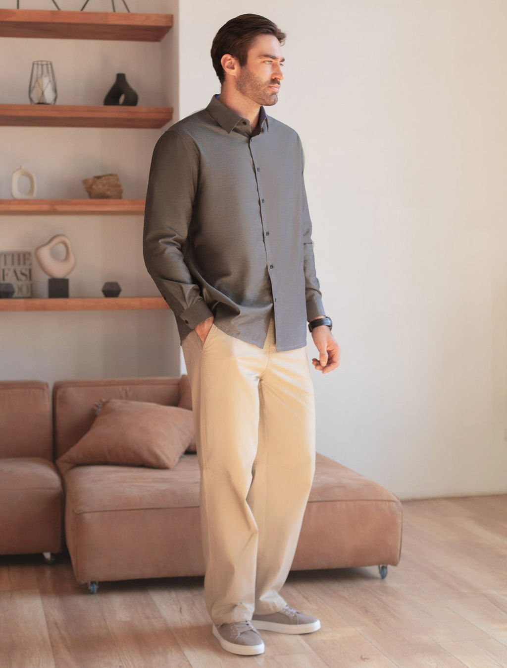 Рубашка мужская с контрастными внутренними элементами из фактурного хлопка с ПЭ