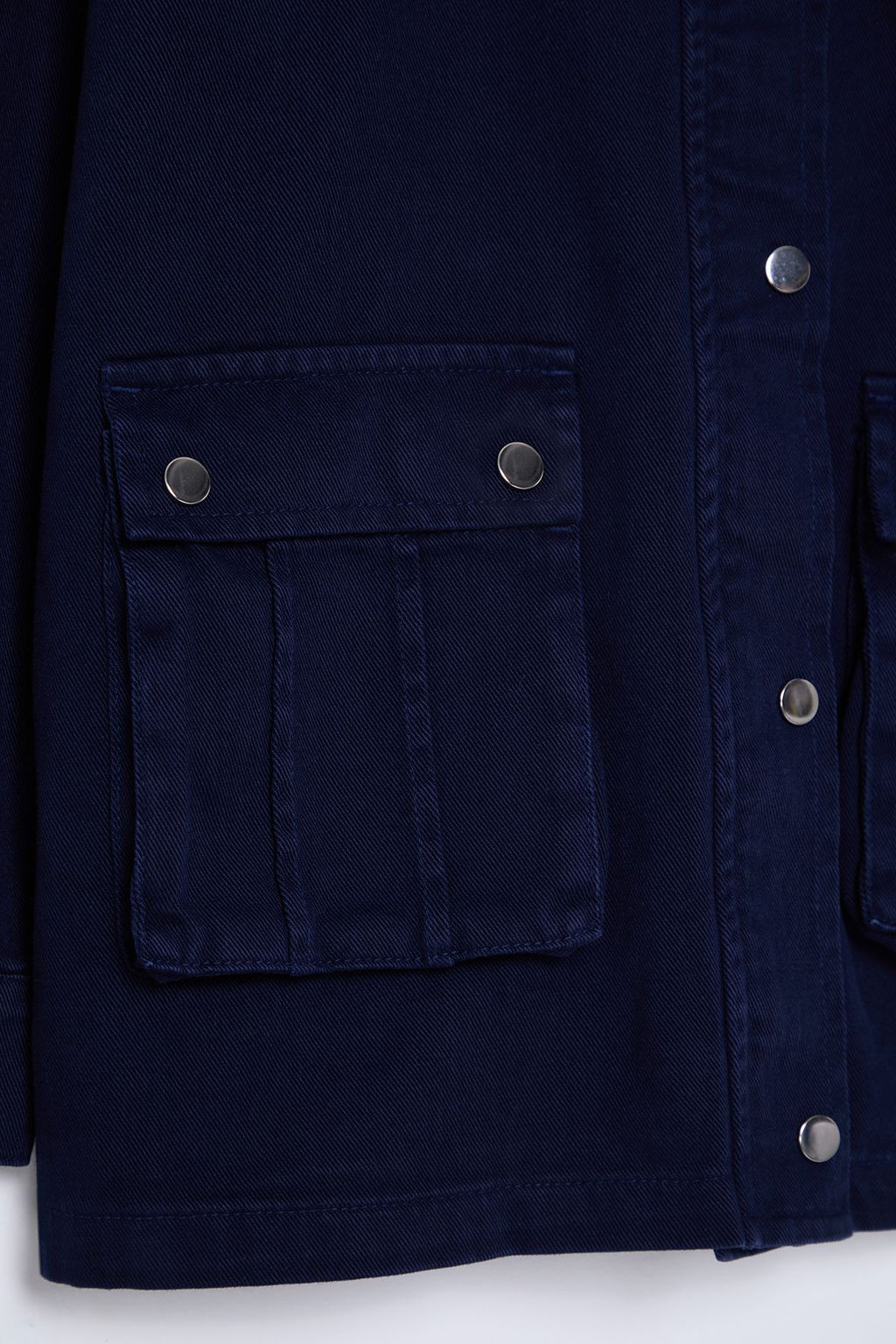 Koyu Mavi Kontrast Suet Yakal? Oversize Denim Gomlek Ceket TWOSS25CE00005 - Trendyolmilla фото 8