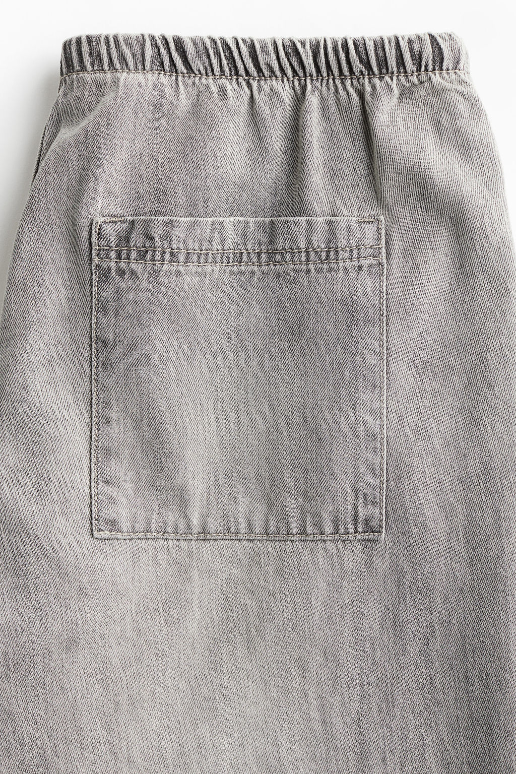 Pantal?n denim con cord?n de ajuste
