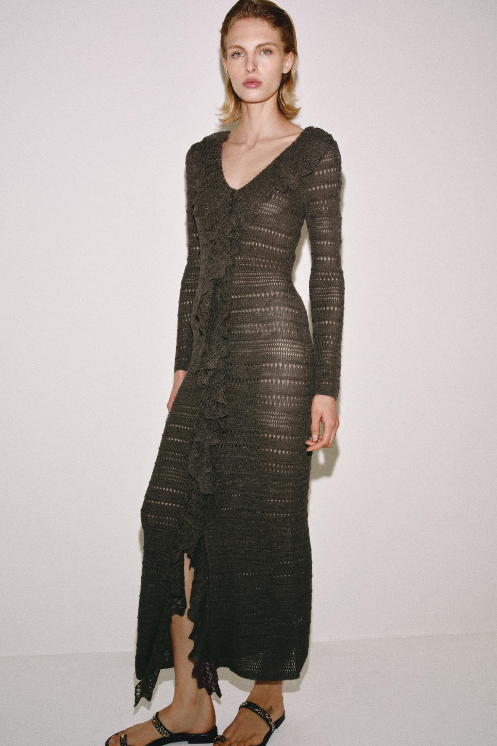 VESTIDO VOLANTES PUNTO POINTELLE / Marr?n / Topo