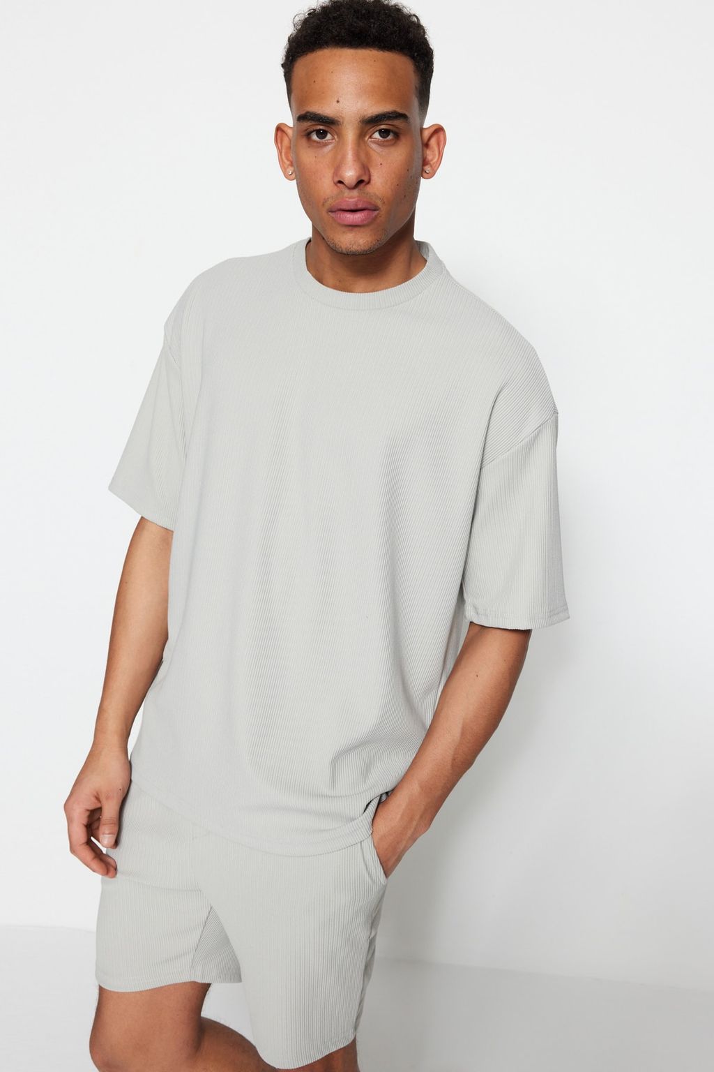TRENDYOL MAN Kahverengi Premium Oversize Bisiklet Yaka K?sa Kol Dokulu K?r?smaz Ottoman T-Shirt TMNSS23TS00081 - Trendyolmilla фото 21