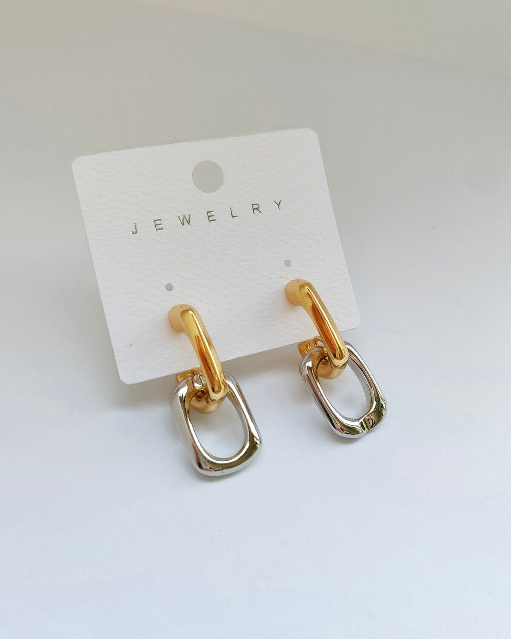 Стильные серьги