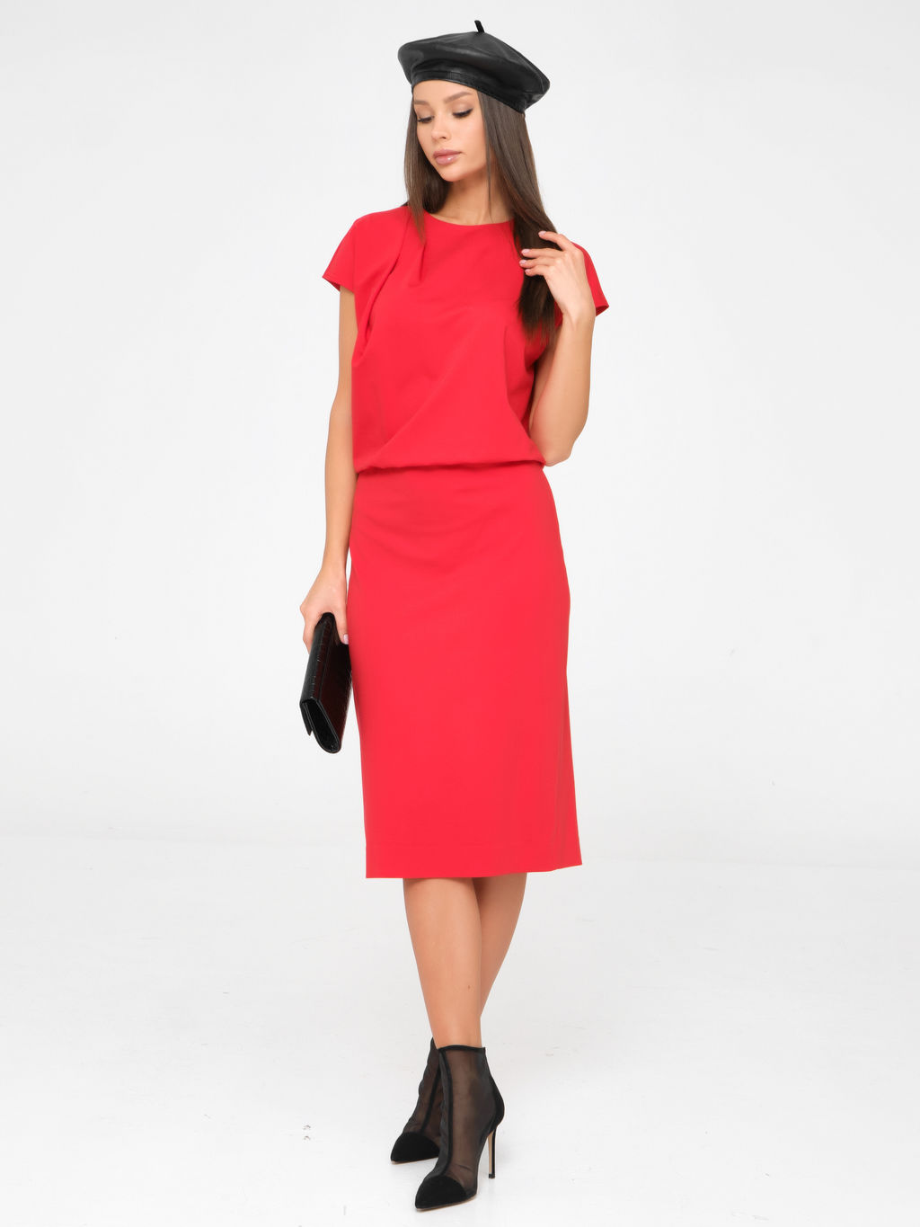 Платье со спущенным плечом