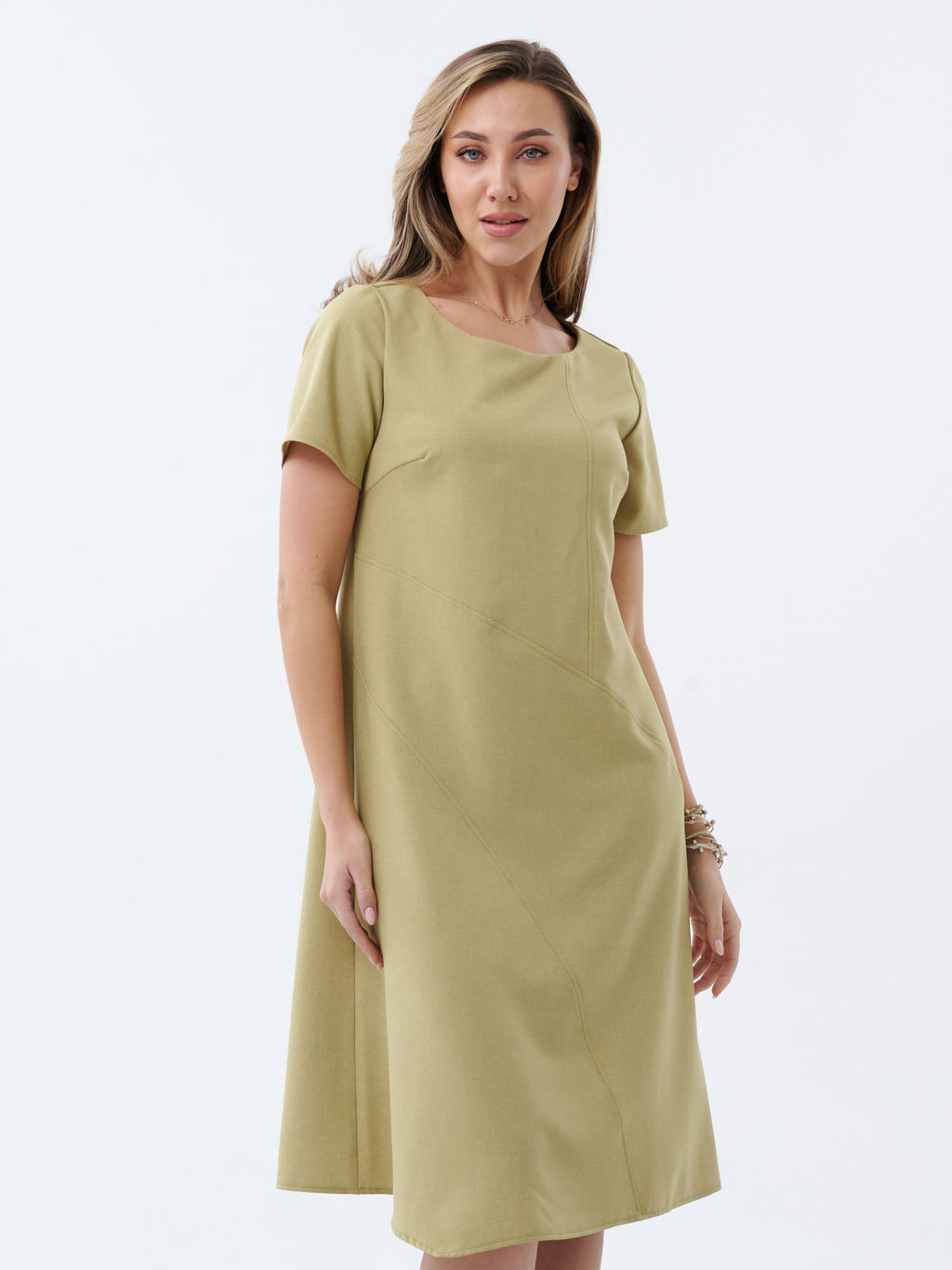 Платье с ассиметричной линией низа оливковое