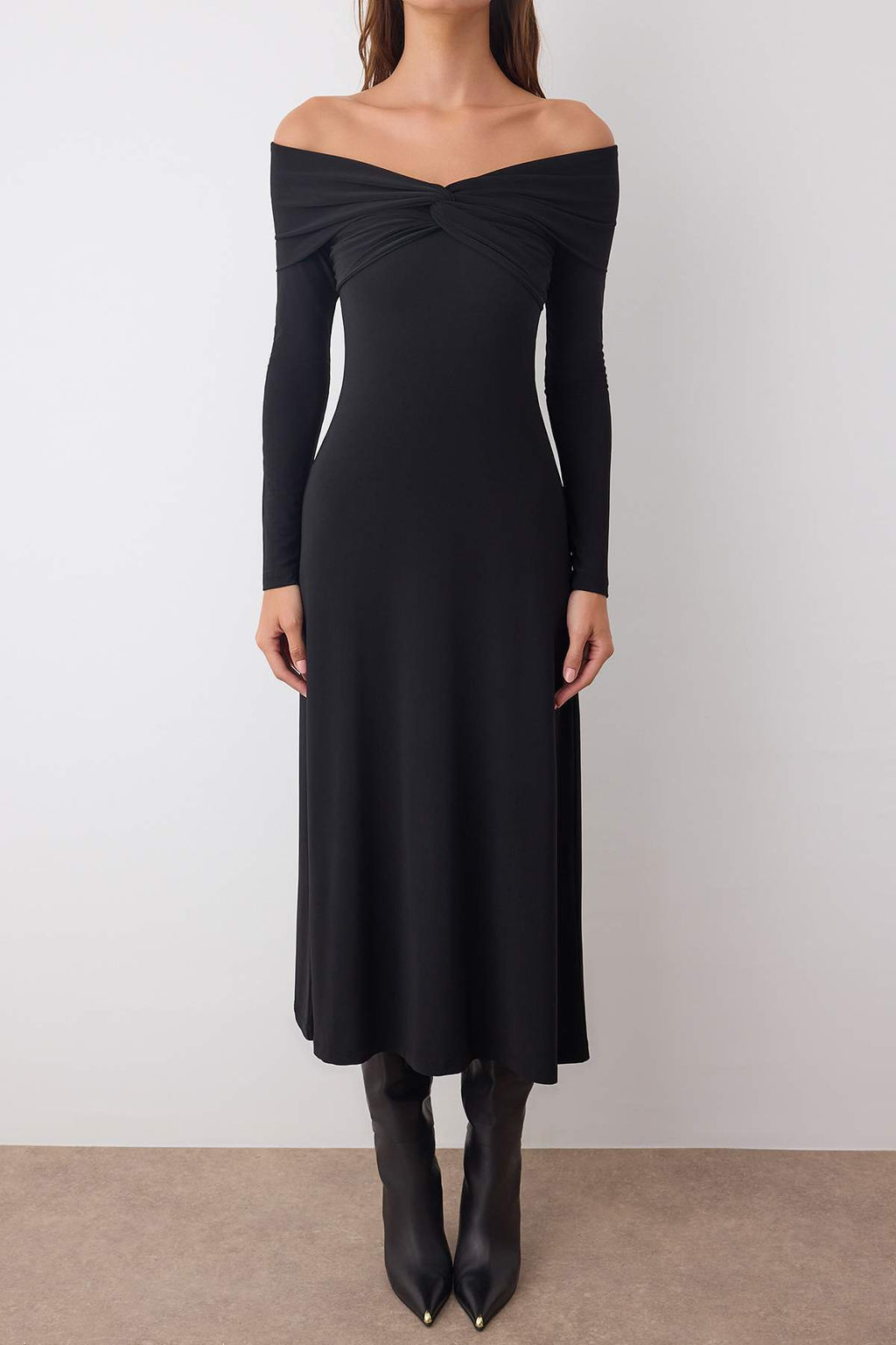 Siyah Carmen Yaka A-line/Can Ac?lan Esnek Orme Midi Elbise TWOAW26EL00143