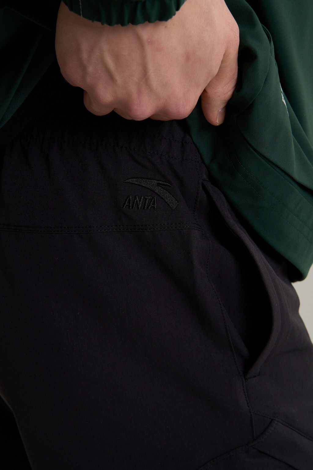 Брюки карго текстильные Черный CITY PANTS BAR Woven Track Pants - Anta фото 6