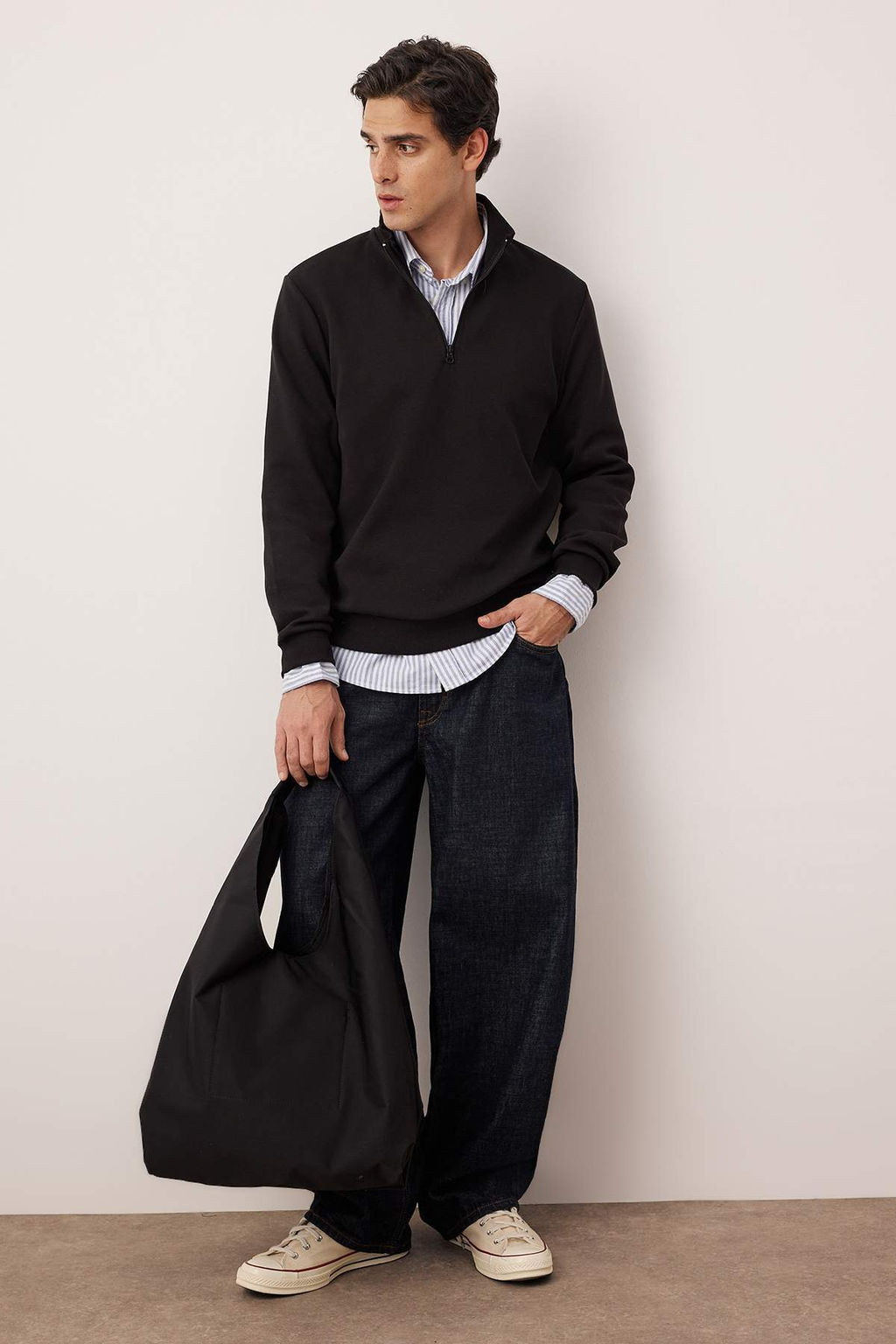 Siyah Regular/Normal Kesim Kal?n Dik Yaka Sweatshirt TMNAW26SW00025