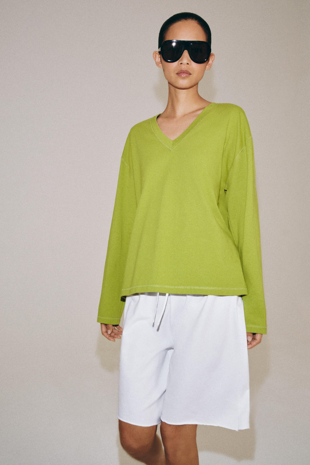 CAMISETA ESCOTE PICO ALGOD?N / Pistacho - Zara фото 5
