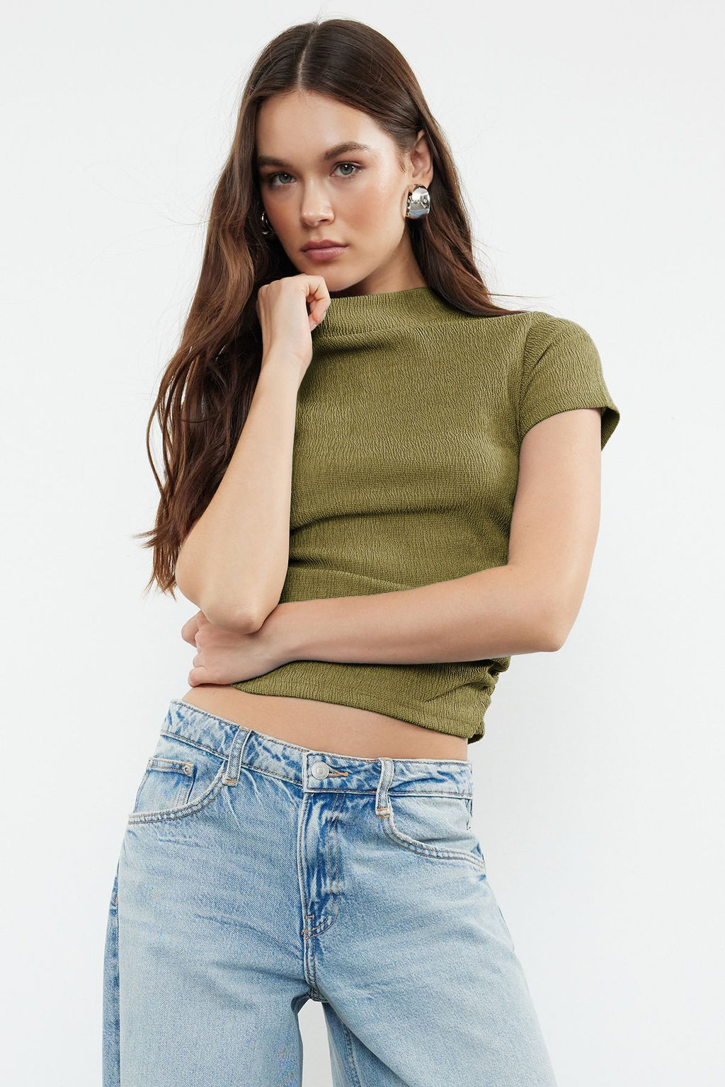 Trendyolmilla Tas Dik Yaka K?sa Kol Buzgu Detayl? Esnek Orme Bluz TWOSS24BZ00135