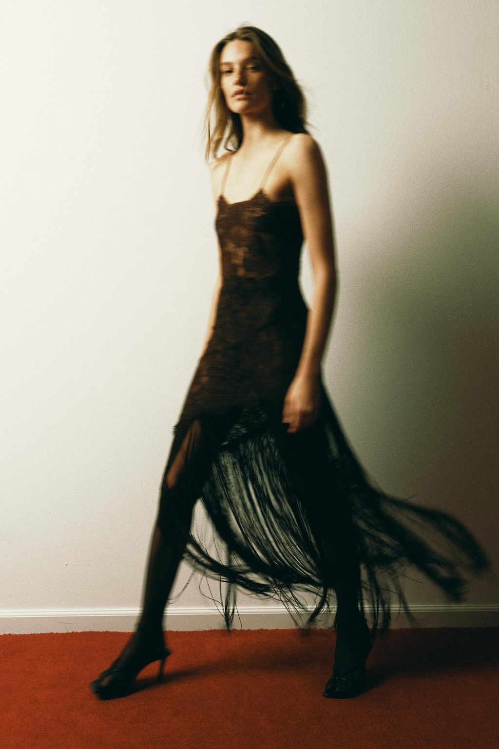 LACE AND FRINGED STRAPPY DRESS - Zara фото 10