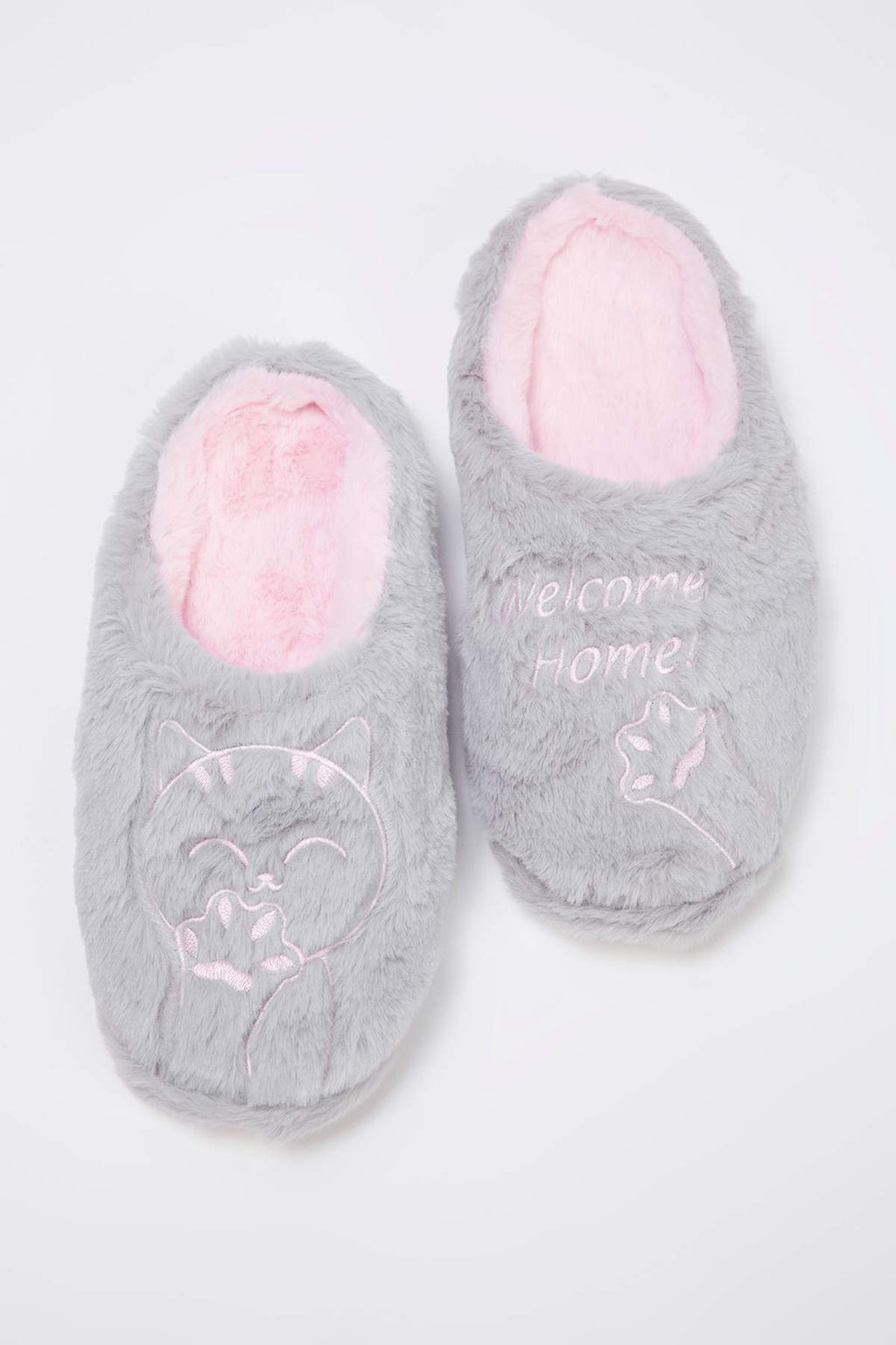 Gri Pelus Kad?n Ev Terligi
TAKAW26ER00010