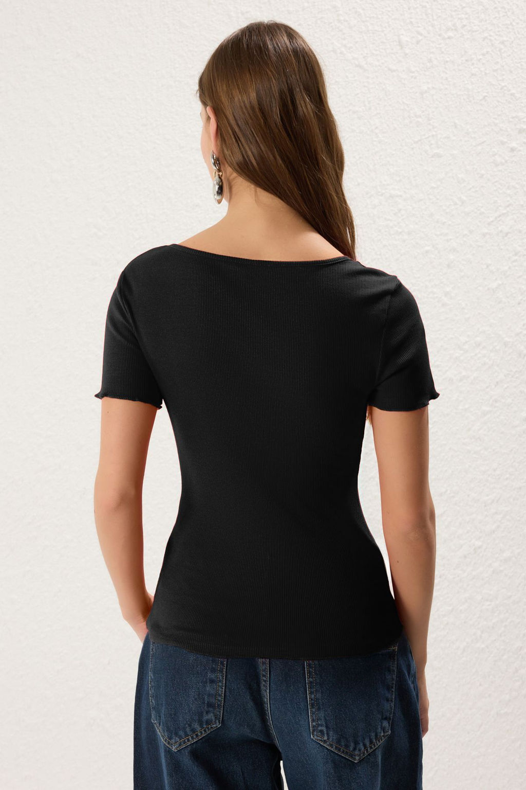 Siyah Fitted/Vucuda Oturan Kalp Dugmeli Havuz Yaka Esnek Orme Bluz TWOSS25BZ00221