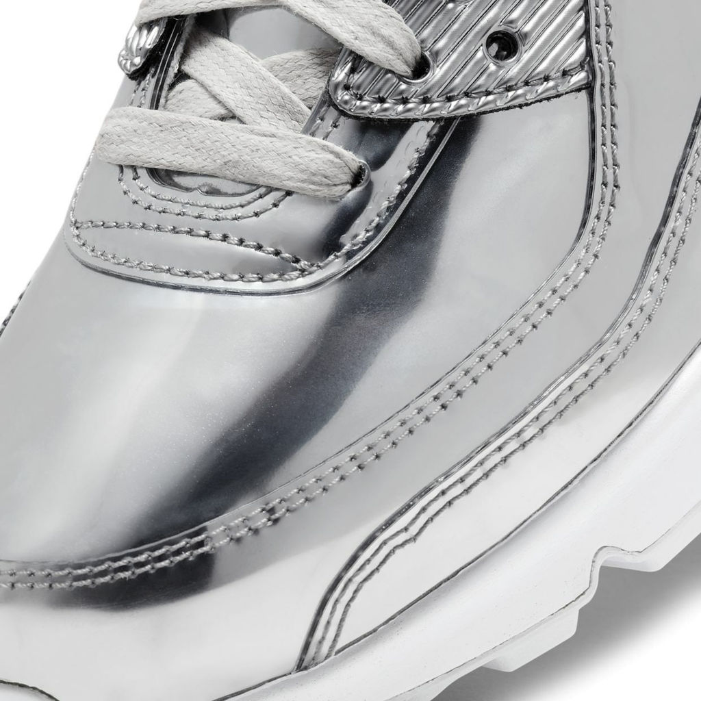 Кроссовки женские