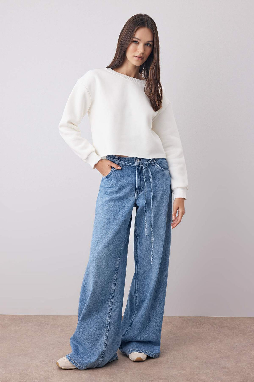 Ekru Kal?n Ici Polarl? Bisiklet Yaka Crop Orme Sweatshirt TWOAW26SW00093 - Trendyolmilla фото 2