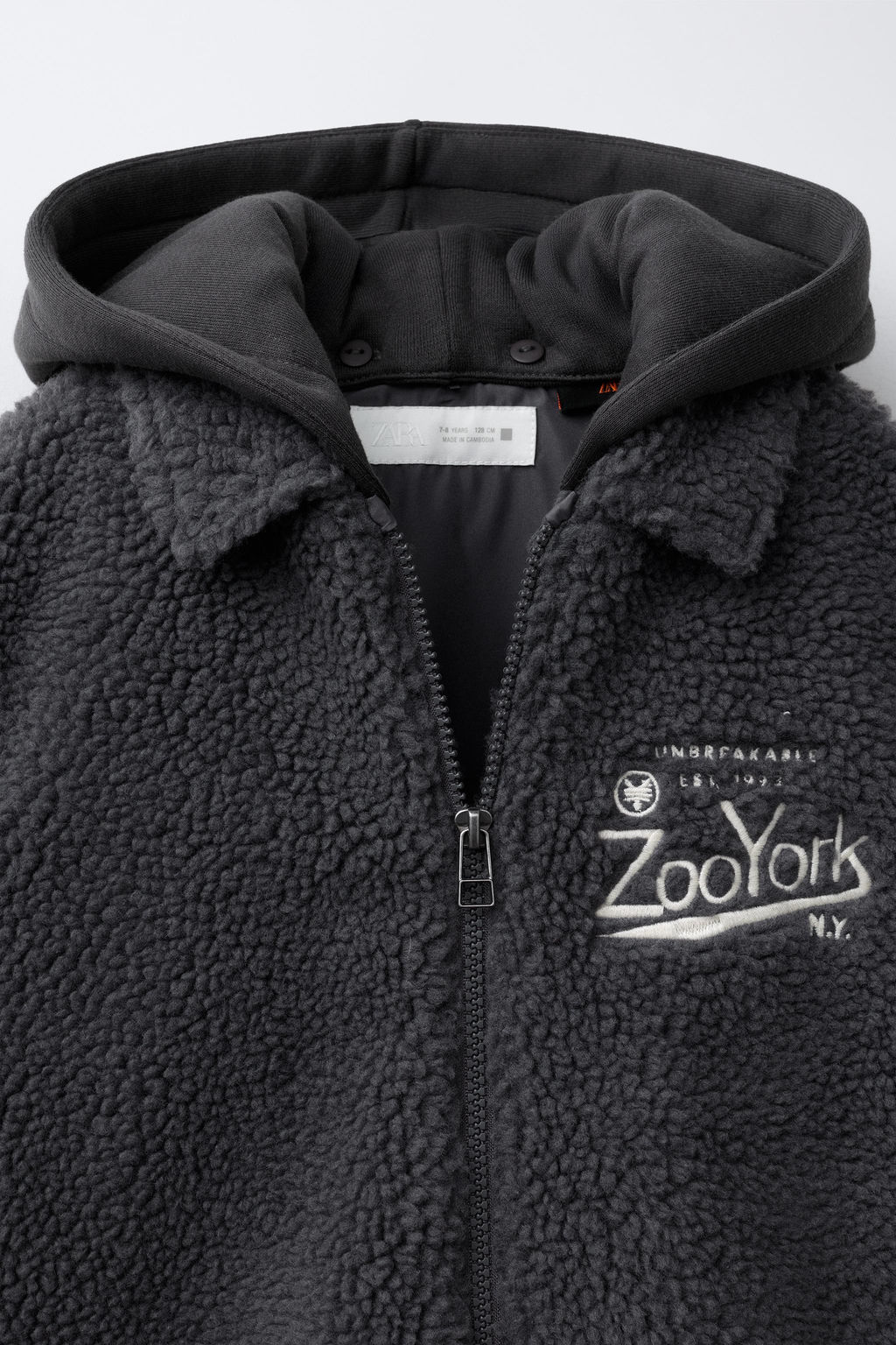 FAUX SHEARLING OVERSHIRT WITH REMOVABLE HOOD AND EMBROIDERED ZOO YORK® X ZARA DETAIL  фото 7