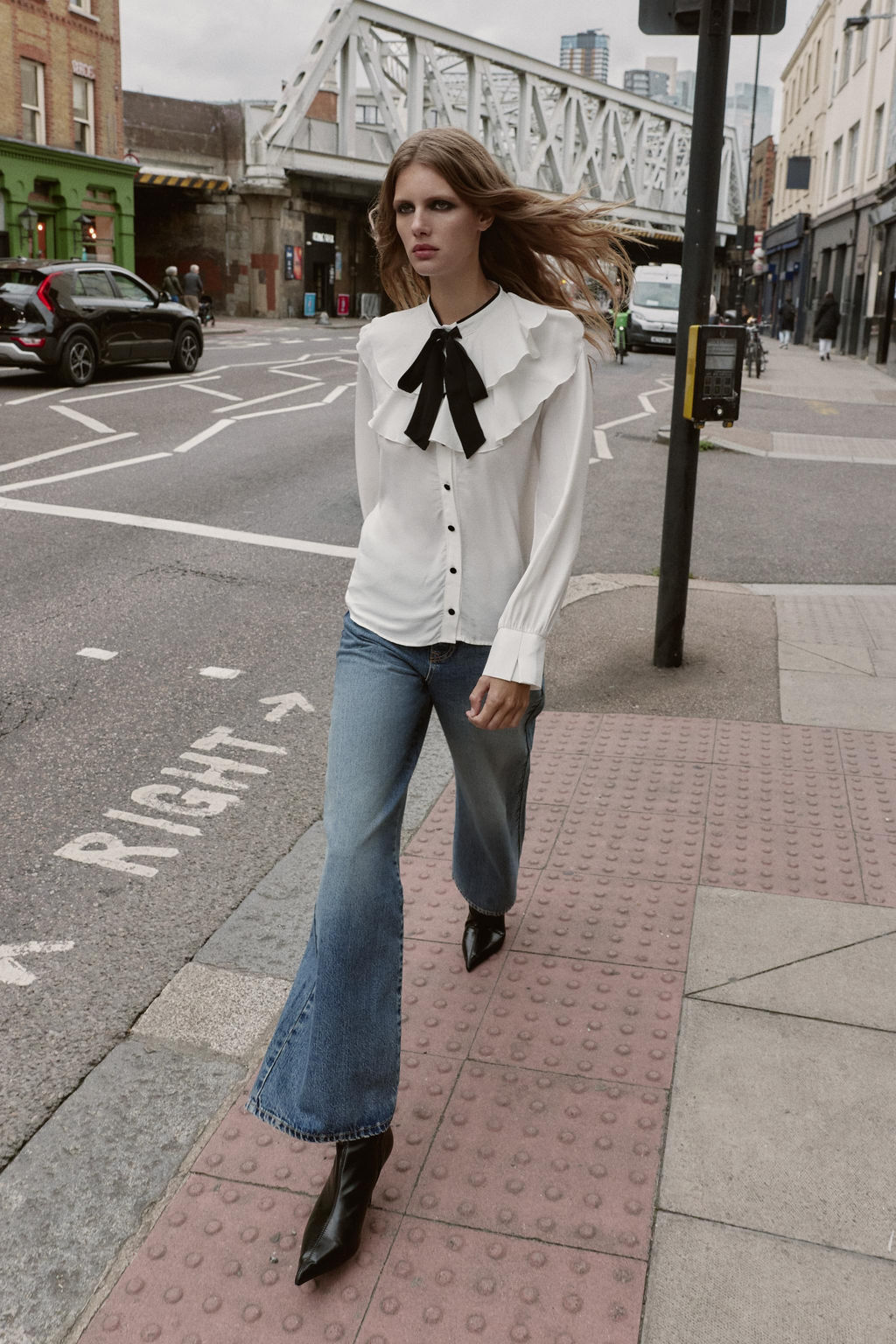 RUFFLED BLOUSE WITH CONTRAST BOW
