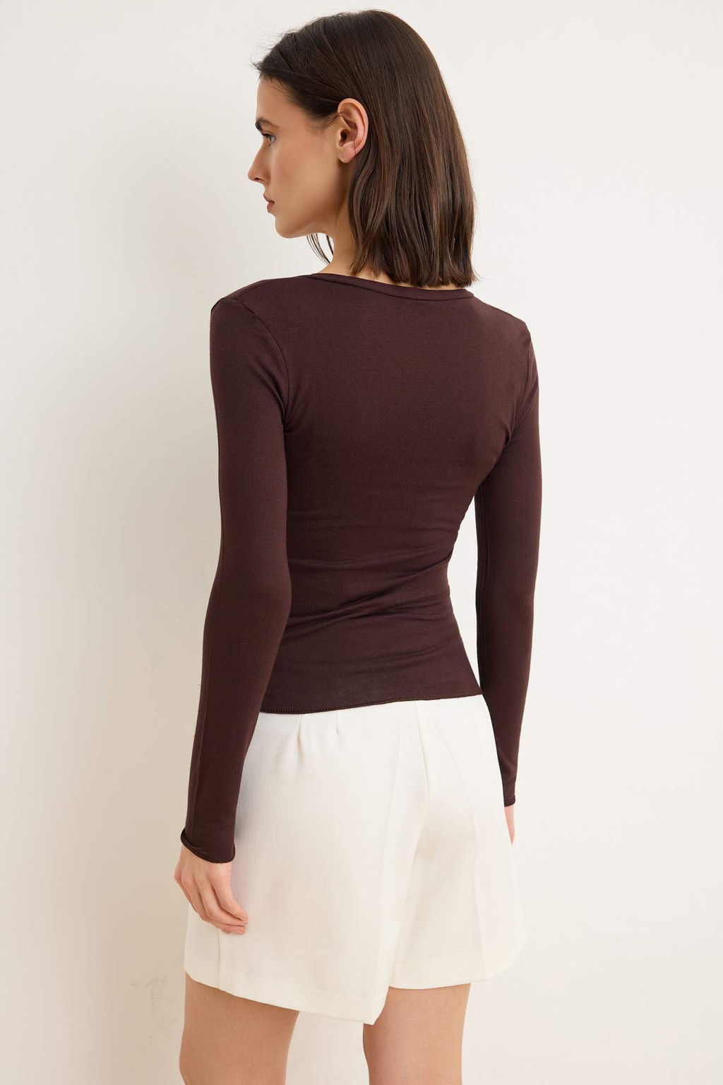Kahverengi Fitted/Vucuda Oturan V Yaka Uzun Kollu Pamuk Ribana Orme Bluz TWOSS26BZ00743 - Trendyolmilla фото 4