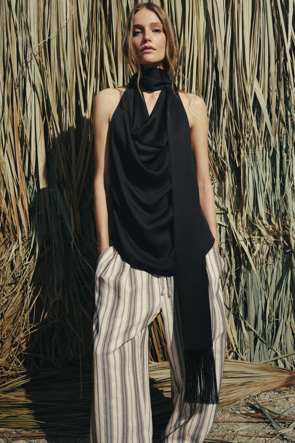 TOP HALTER PA?UELO FLECOS ZW COLLECTION / Negro - Zara фото 9
