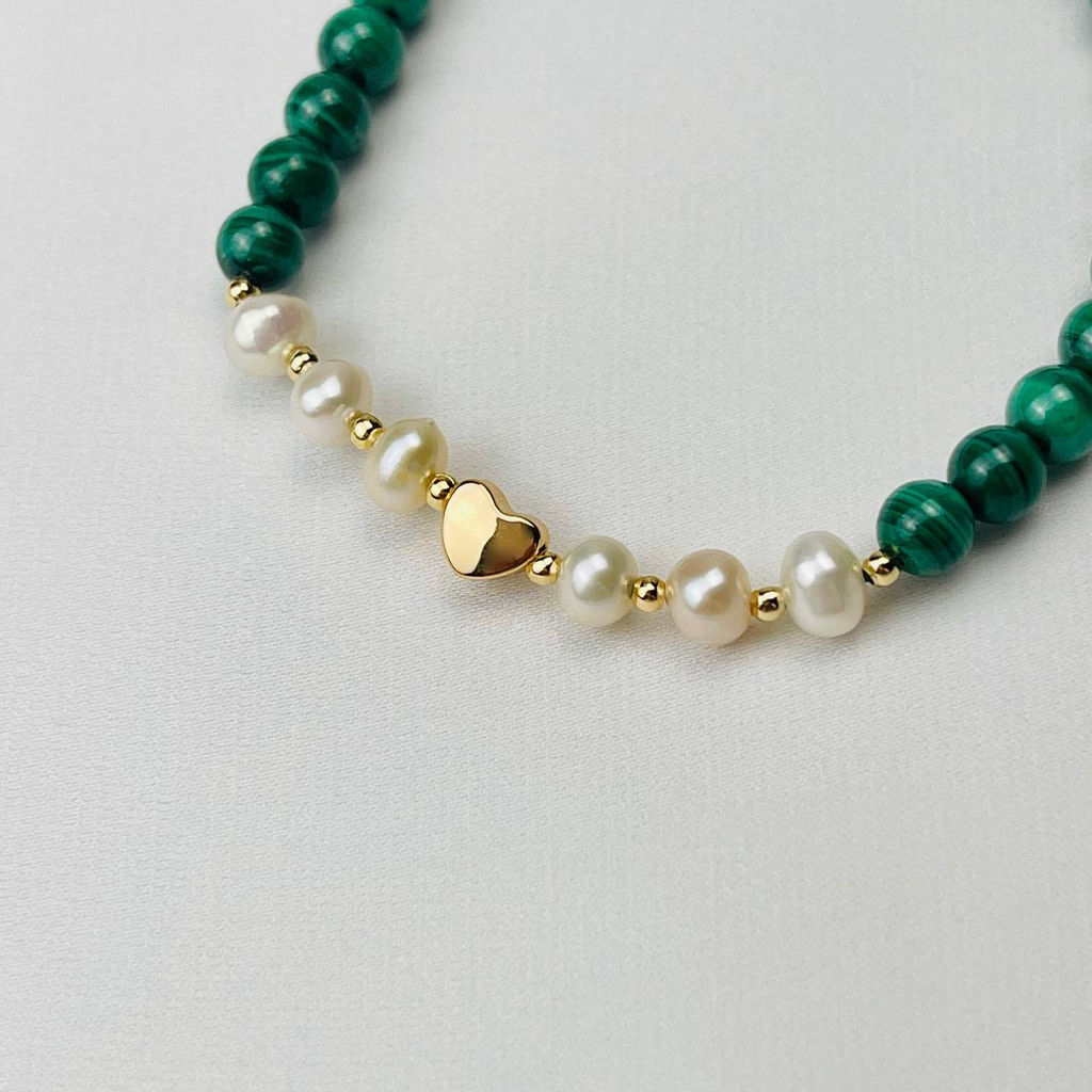 Браслет из Малахита и Жемчуга со вставкой "Сердце" 17 см