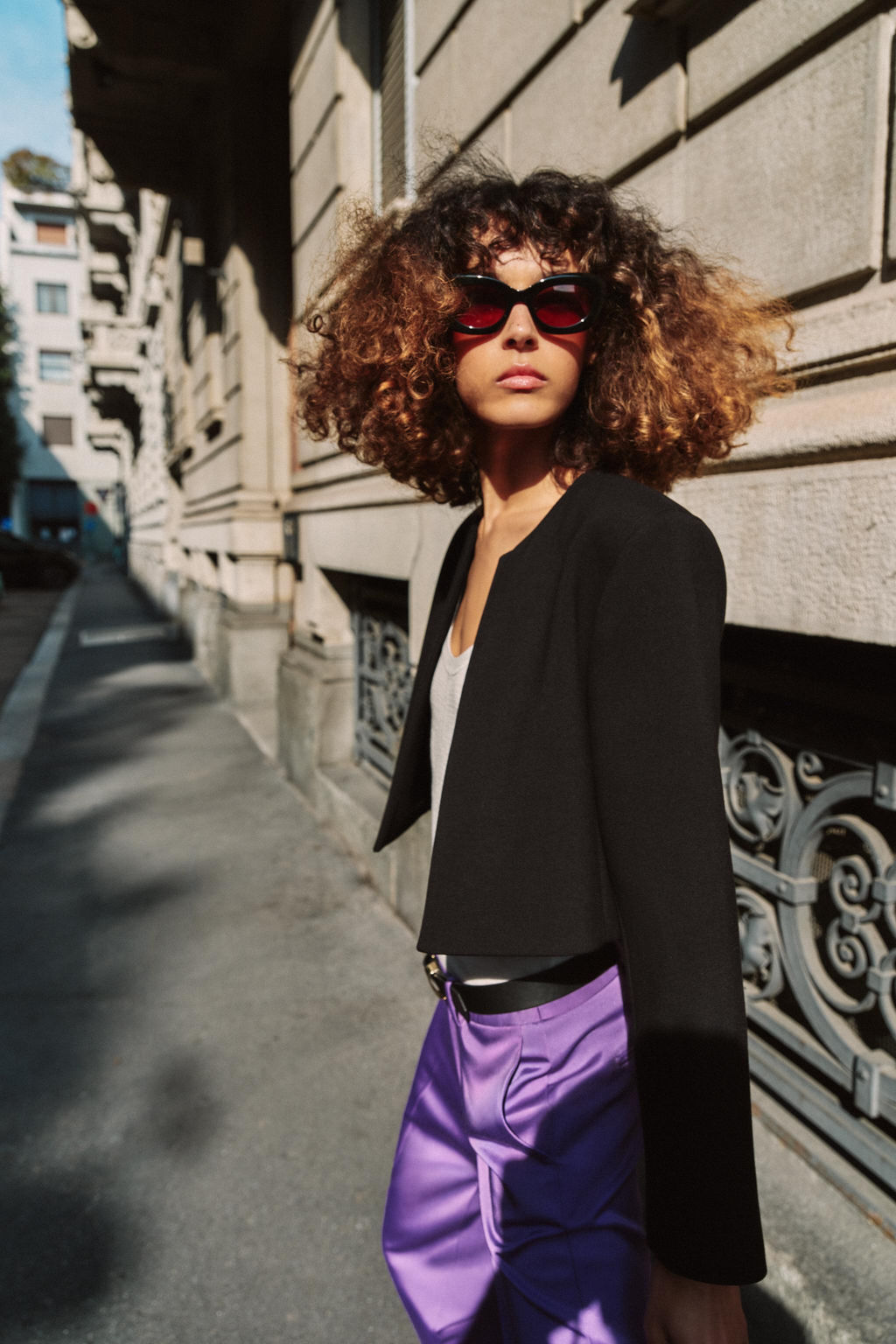 BLAZER CORTA HOMBRERAS / Negro - Zara фото 3