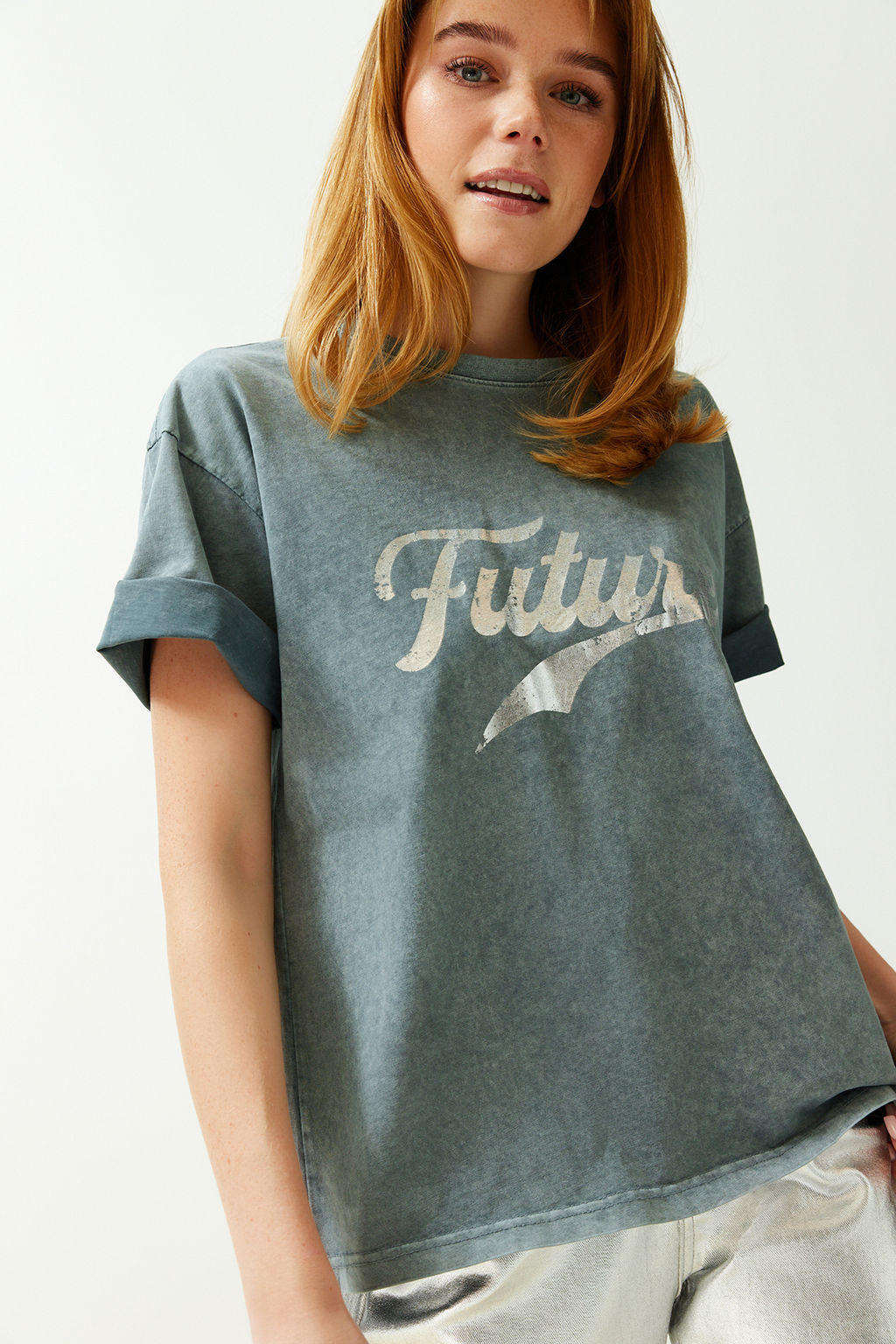 TRENDYOLMILLA Gri Slogan Bask?l? Y?kamal? Relaxed/Rahat Kal?p Bisiklet Yaka Orme T-Shirt TWOSS24TS00107 фото 3