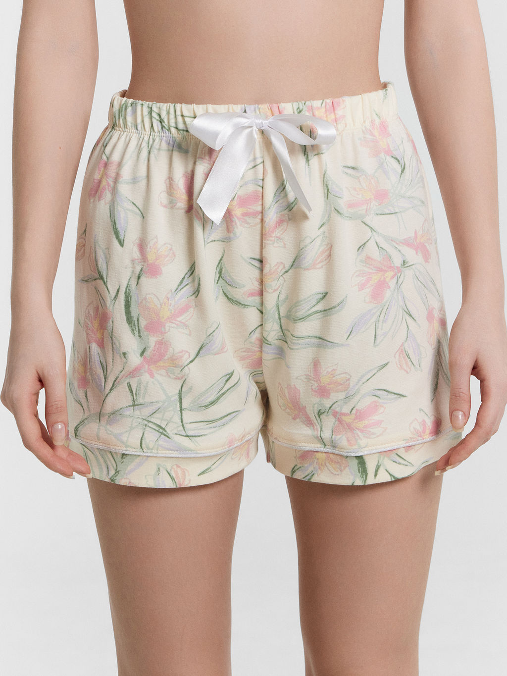 Пижама женская с цветочным принтом лилии на сливочном 592478 - Mark formelle фото 4