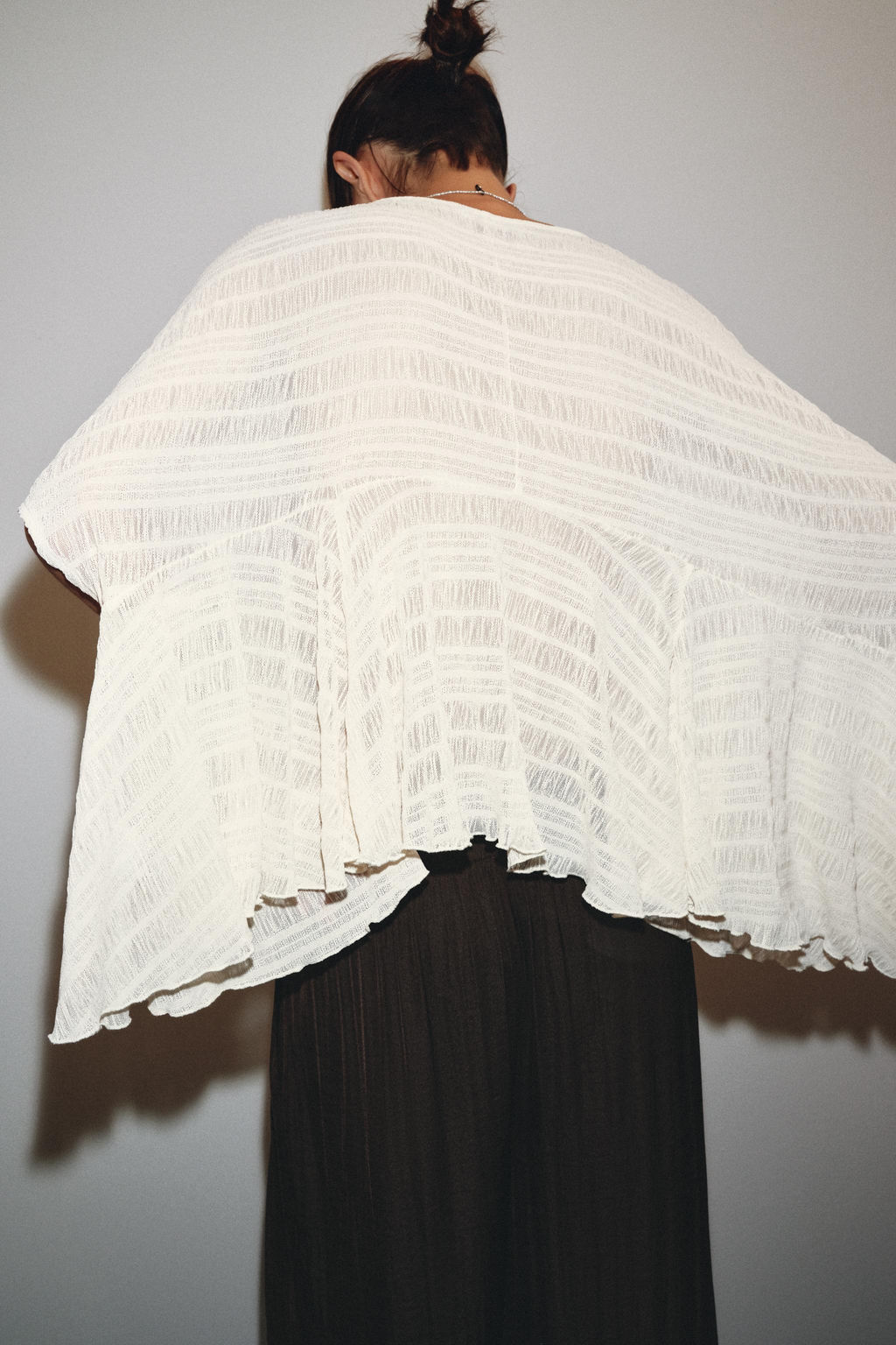ASYMMETRIC TEXTURED CAPE - Zara фото 4