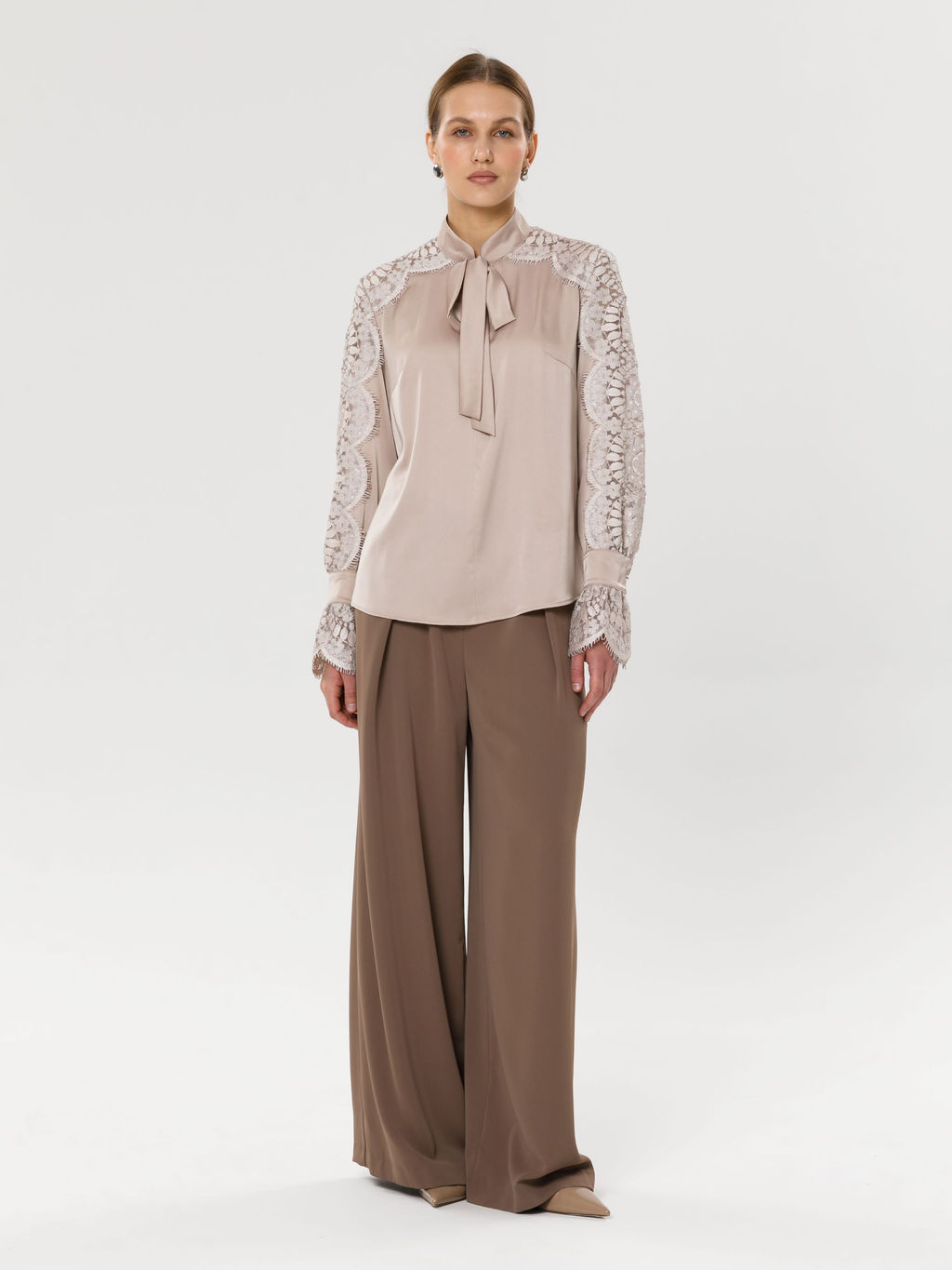 Блузка с кружевом