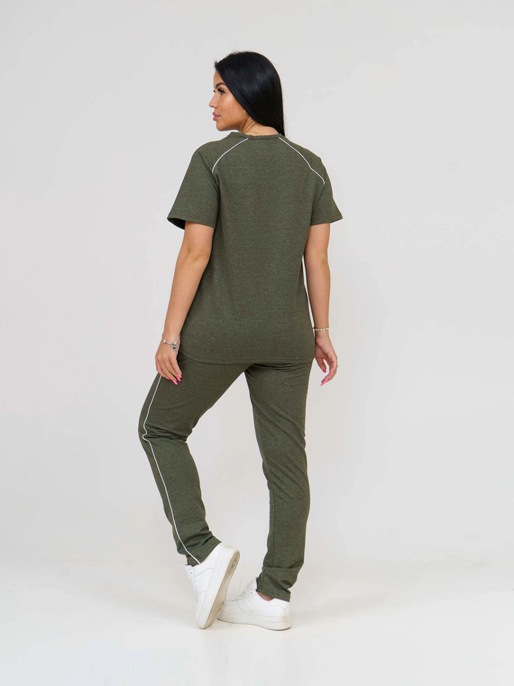 Костюм женский, цвет хаки