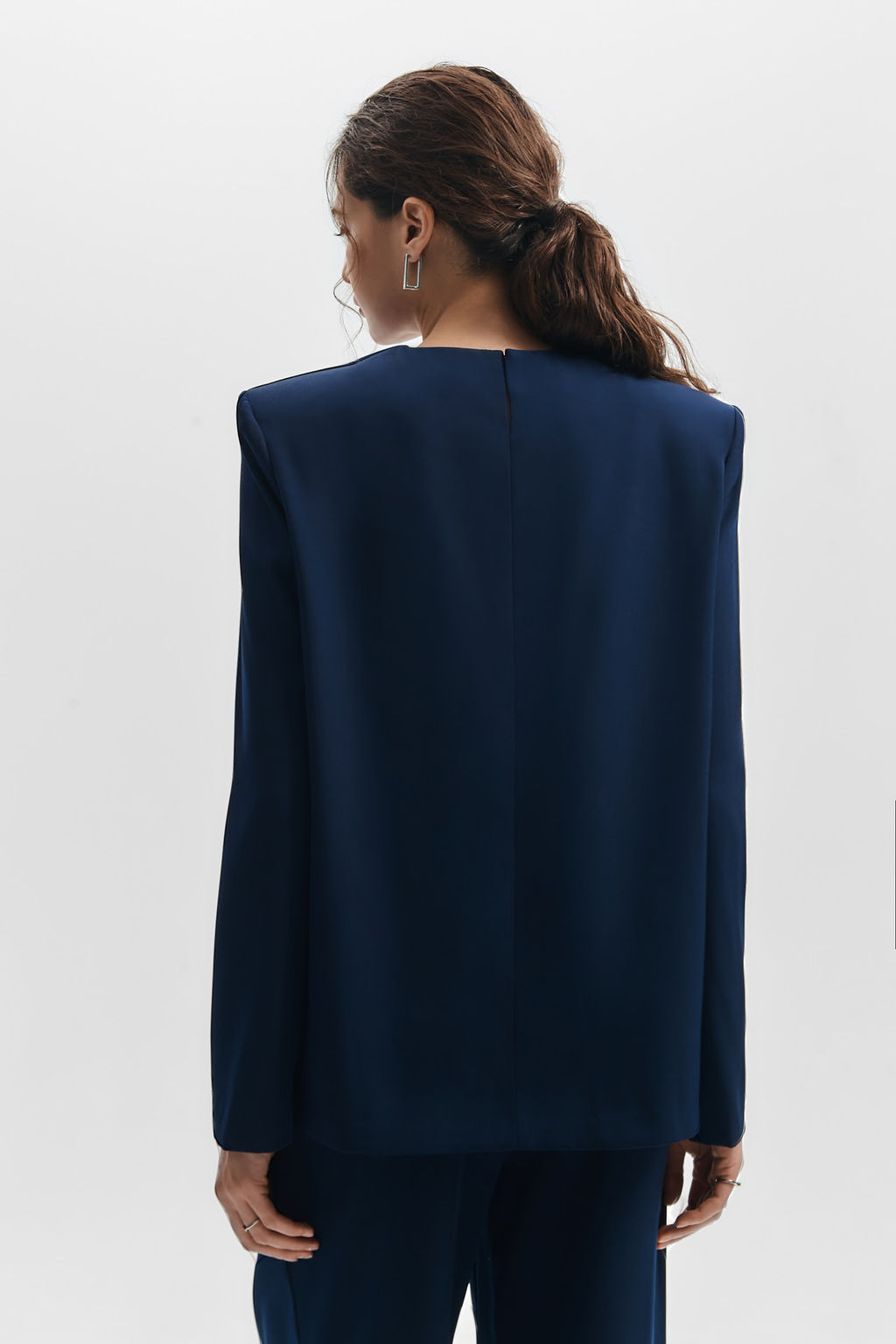 Блузка оверсайз силуэта из костюмной ткани - Mollis фото 5