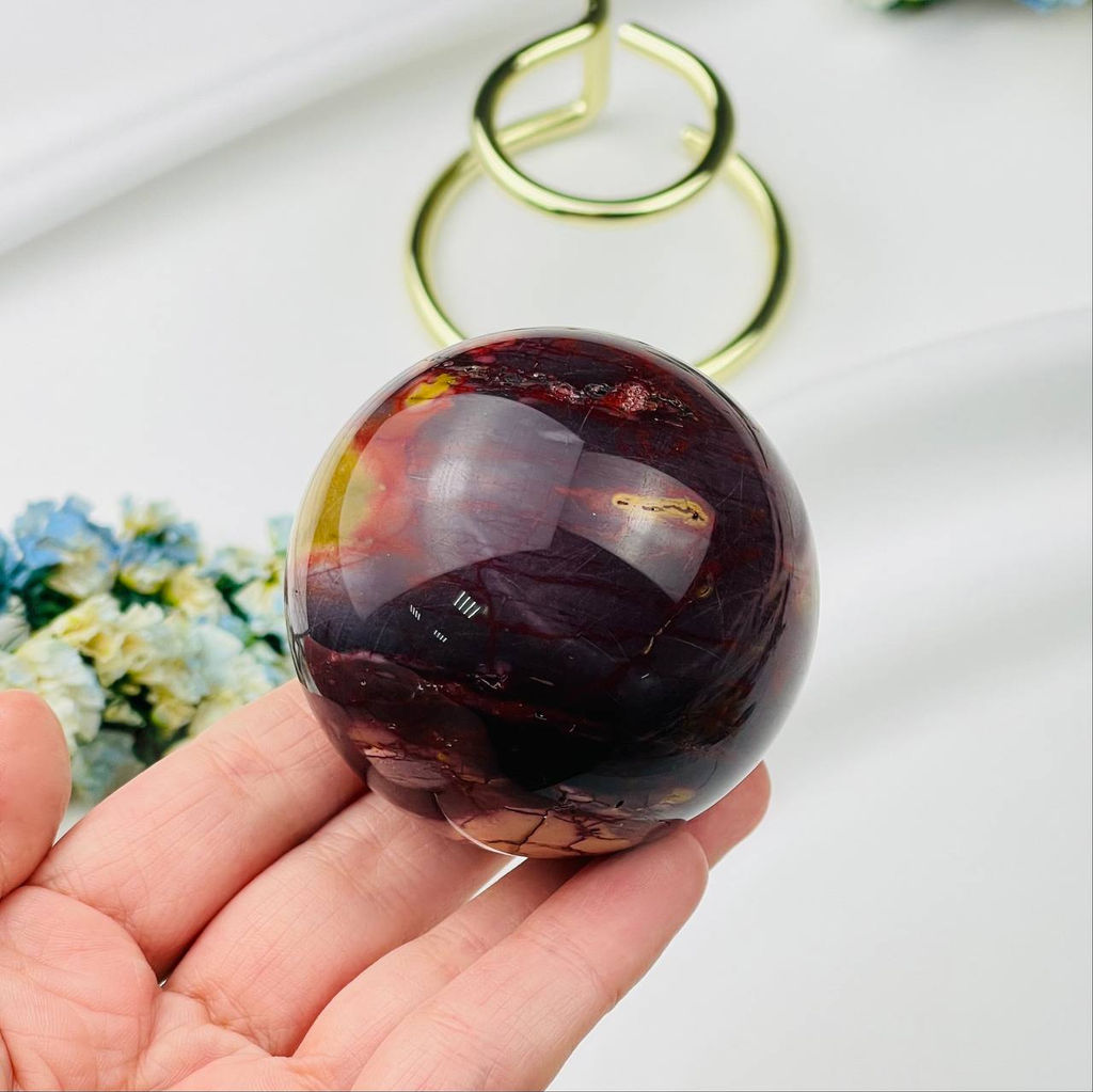 Шар из Яшмы Мукаит
