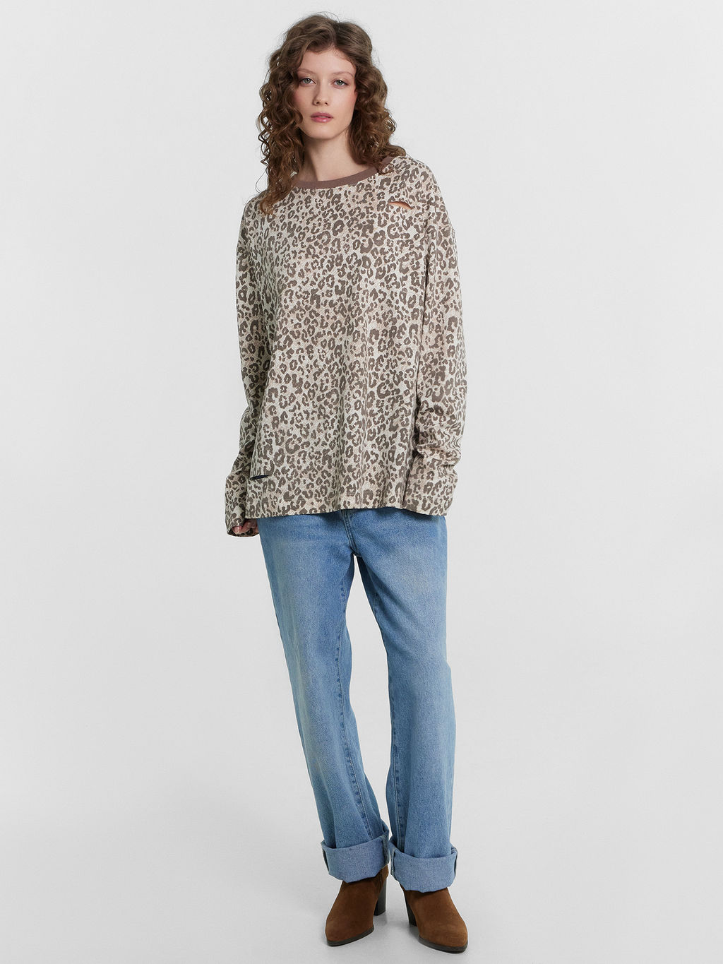 Лонгслив женский с леопардовым принтом потертый леопард 122868R