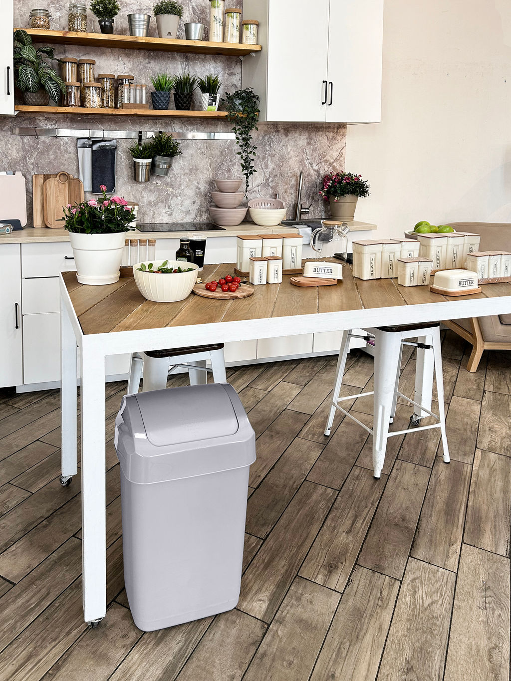 Контейнер для мусора Step 25 л с крышкой-маятником SC4804