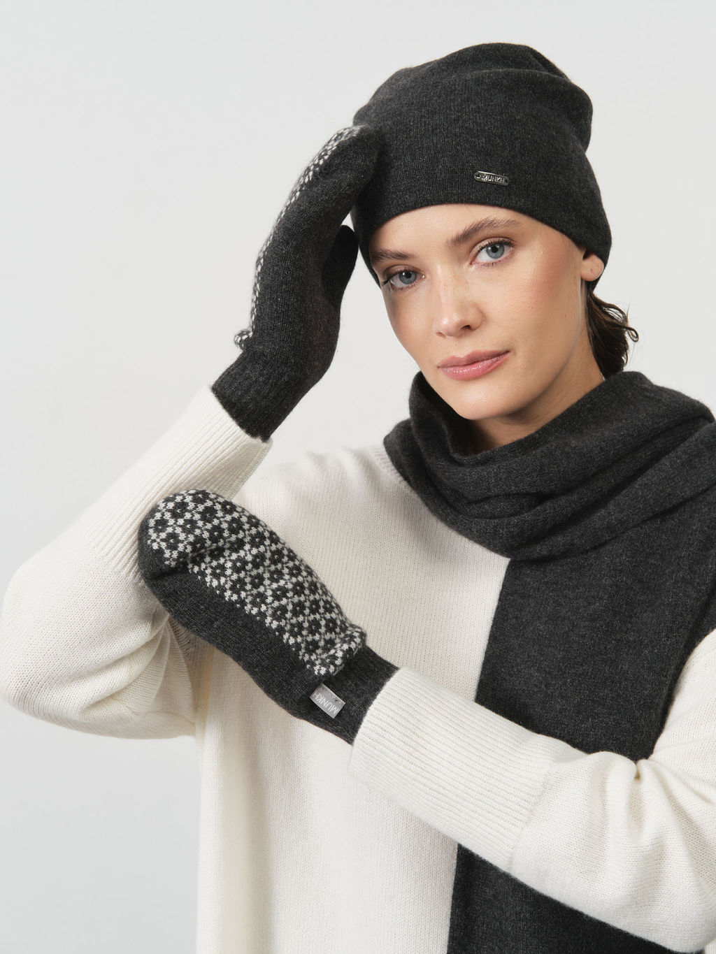 Варежки из кашемира 30116 графит