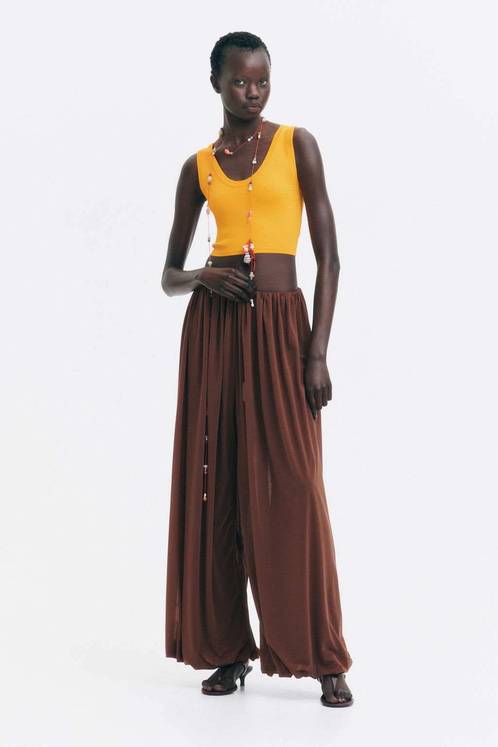 Top cropped sin mangas en punto fino - H&m фото 3