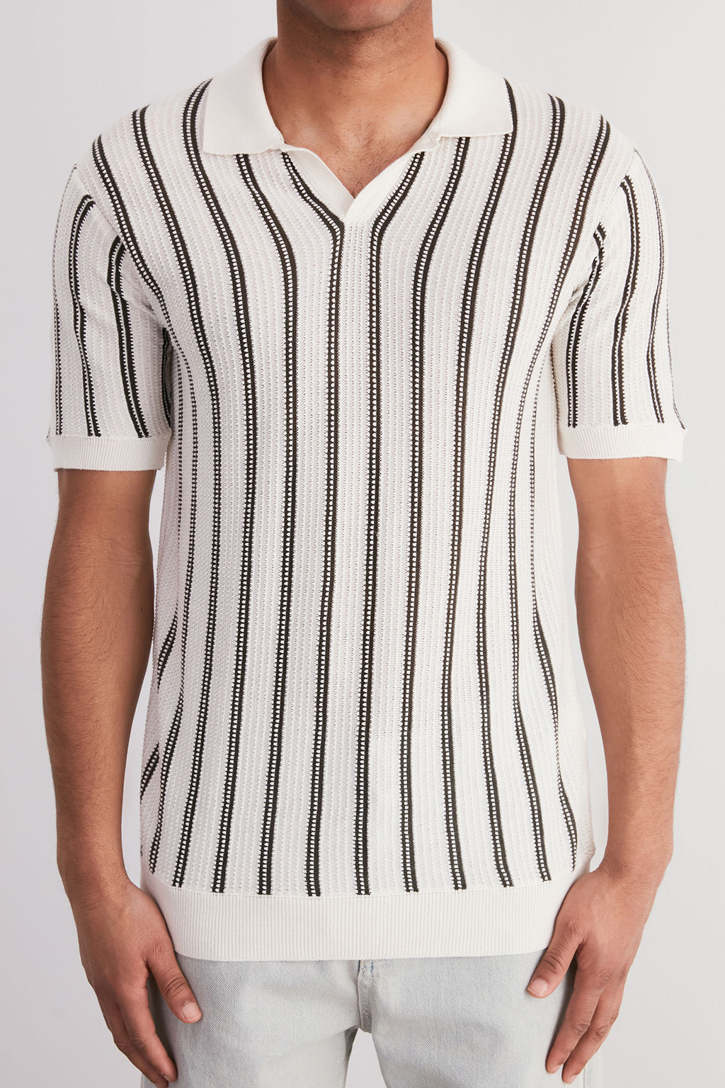 Ekru Regular Fit Cizgi Ajurlu Kac?k Pat Triko Polo Yaka T-Shirt TMNSS24PO00006