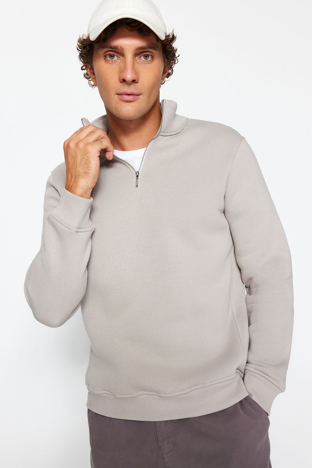 Gri Regular/Normal Kesim Dik Yaka Fermuarl? Pamuklu Basic Ici Polar Sweatshirt TMNAW24SW00041