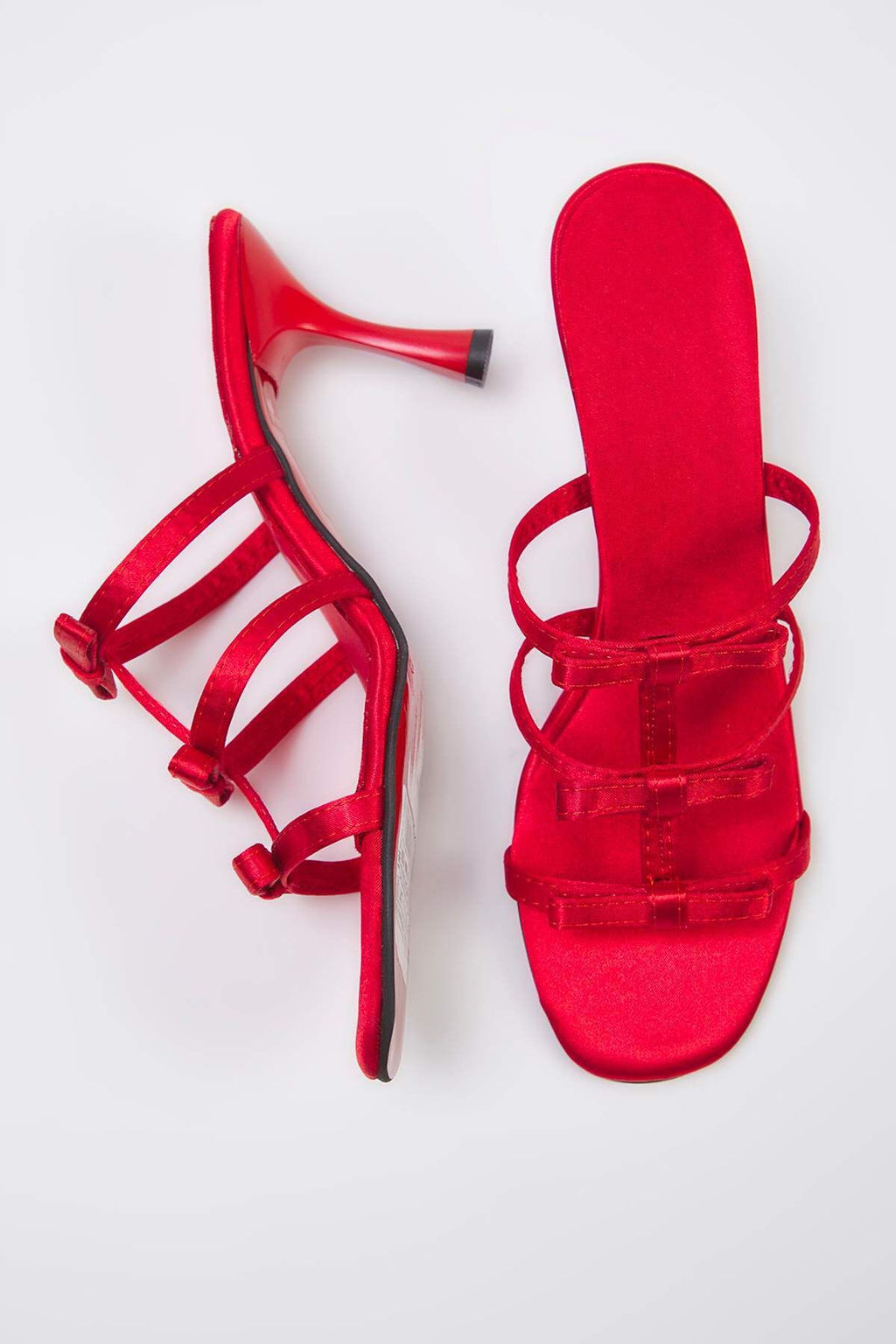 Trendyolmilla Shoes K?rm?z? Saten Fiyonk Detayl? Ince Bantl? Kad?n Topuklu Terlik TAKSS25TO00108